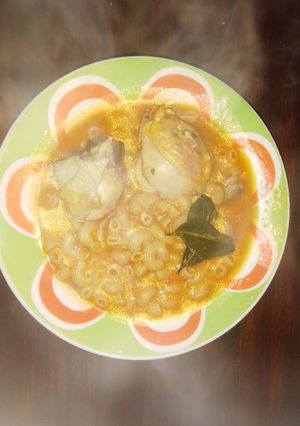 Una foto de Guisito de coditos con trozado de pollo (bien argentino)