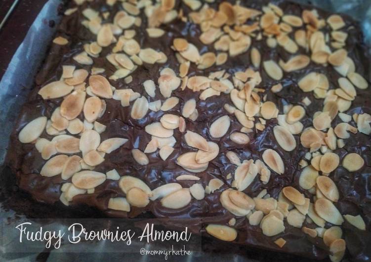 Fudgy Brownies Almond