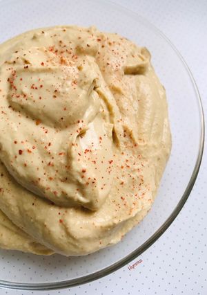 A picture of Hummus.
