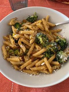Una foto de Pasta con brócoli