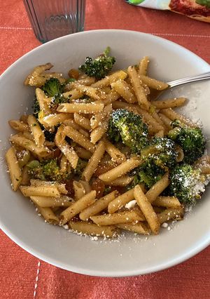 Una foto de Pasta con brócoli
