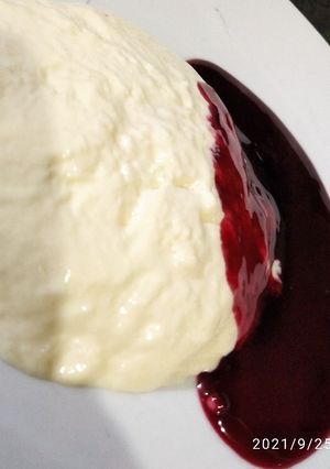 Una foto de Panna Cotta sangrienta