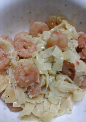 A picture of Shrimp with scampi italian sides.