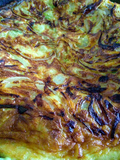 Una foto de Tortilla española con chorizo!