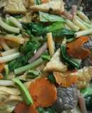 Nui xào thập cẩm chay