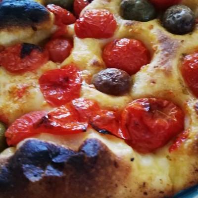 Focaccia barese senza patate con impasto a mano - Ricetta - Il