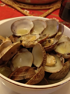 Una foto de Almejas en salsa