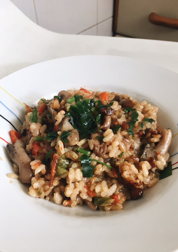 Una foto de Risotto de setas y pimientos🍚