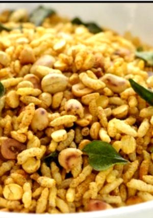 A picture of Masala puffed rice.
