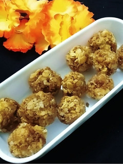 கார்ன்ஃபிளேக்ஸ் ஸ்வீட் பால்ஸ் செய்முறை முக்கிய புகைப்படம்
