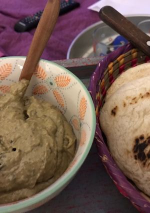 Una foto de Baba Ganoush (paté de berenjenas asadas) Delicioso!