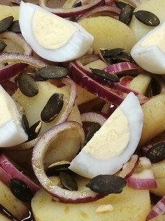 Tökmagolajos krumplisaláta recept fotója