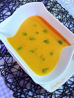 Una foto de Crema de calabaza al vapor con hinojo y crema de cacahuetes
