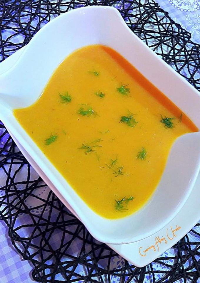 Una foto de Crema de calabaza al vapor con hinojo y crema de cacahuetes