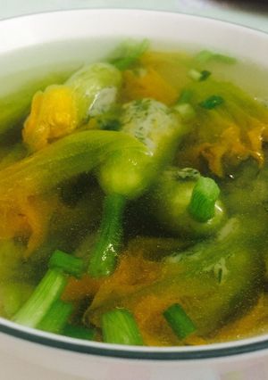 Hình của món Canh bông bí nhồi cá.
