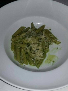 Una foto de Macarrones al pesto