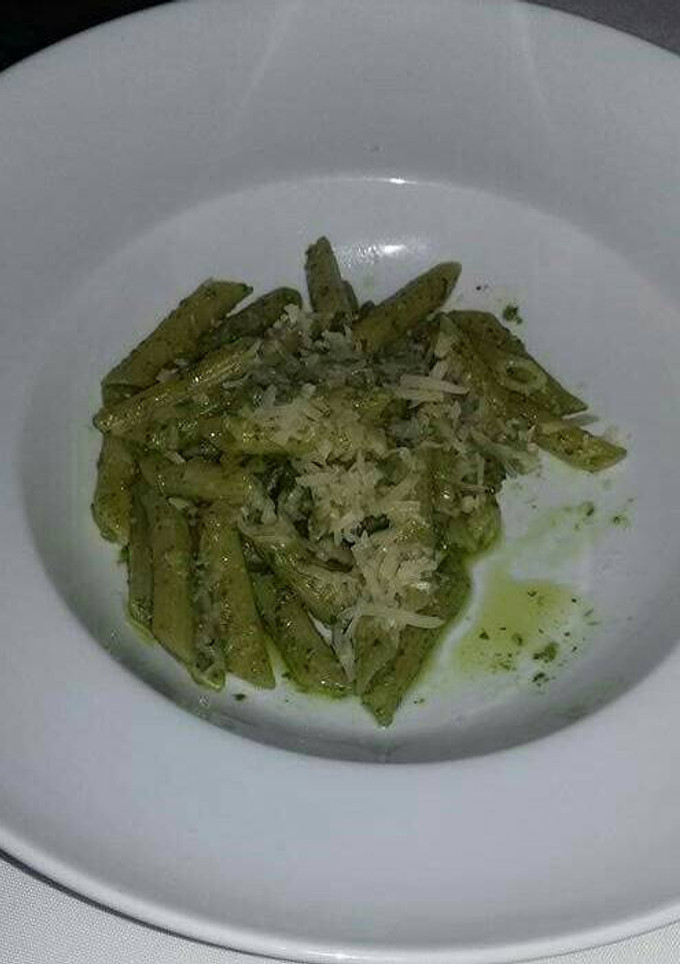 Una foto de Macarrones al pesto