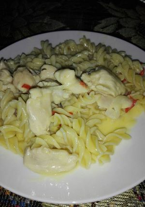 Una foto de Pollo en crema con pasta