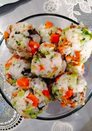 Foto resep 🌈🍙Rainbow Vegetable Jumeokbap (rice balls) | bola nasi kepal pelangi/warna-warni
