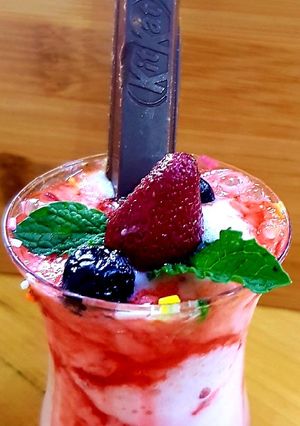 A picture of Strawberry Shake.