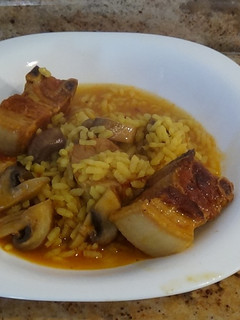 Una foto de Arroz meloso de costillas y boletus