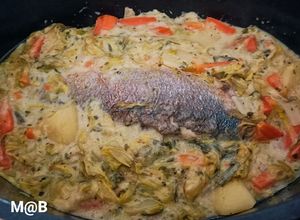 Une photo de Bar en cocotte et ses légumes au mascarpone