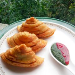 A picture of Striped Samosa.