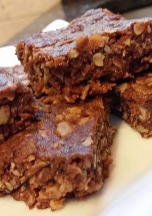 Una foto de Cuadrados de avena y chocolate