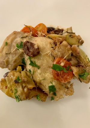 A picture of Chicken with Artichokes, Tomatoes, Garlic, and Olives.