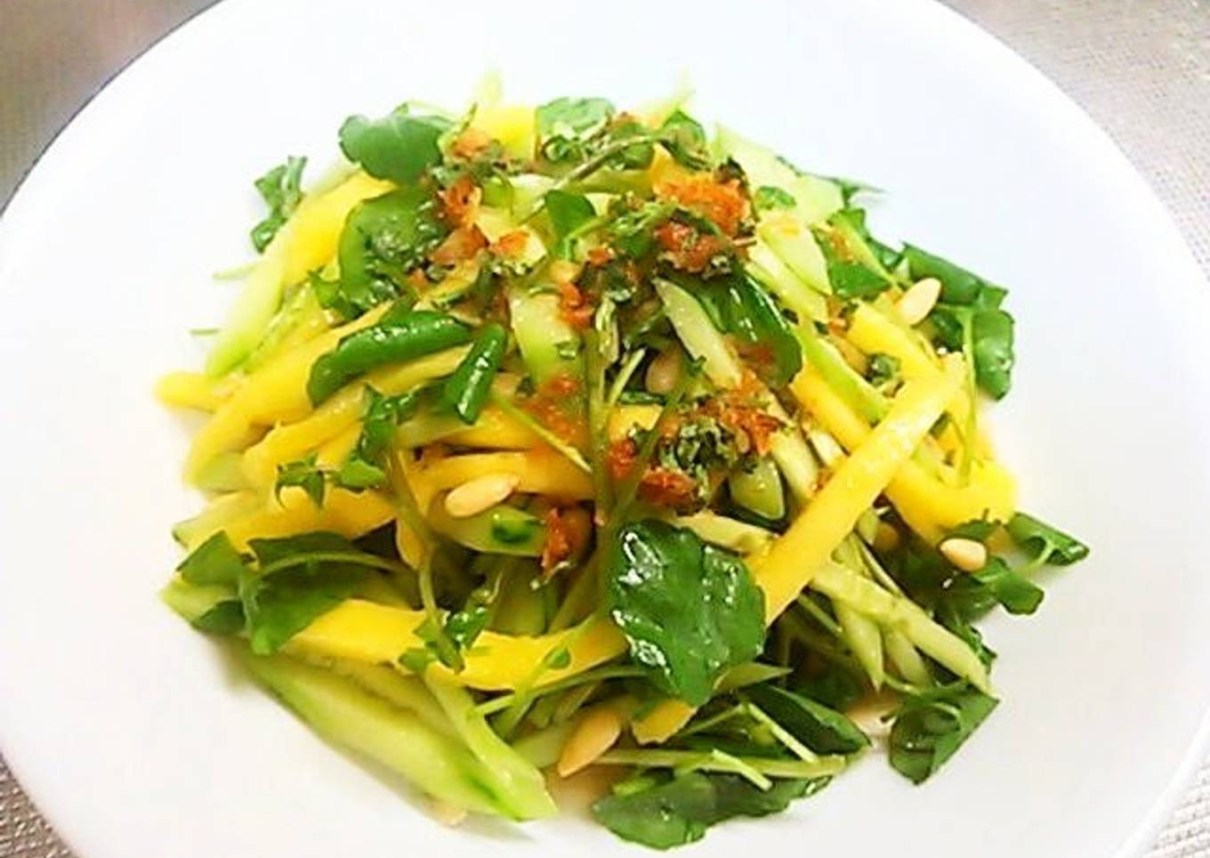 Step-by-Step Guide to Prepare Award-winning Green Mango Som Tum Style
Salad