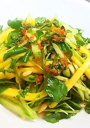 A picture of Green Mango Som Tum Style Salad.