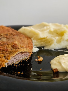 Una foto de Milanesas de carne con puré de papas