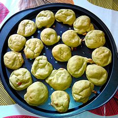 A picture of Avocado puffs.