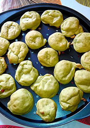 A picture of Avocado puffs.