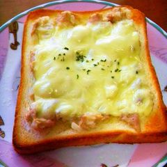 A picture of Easy Tuna Cheese Toast.