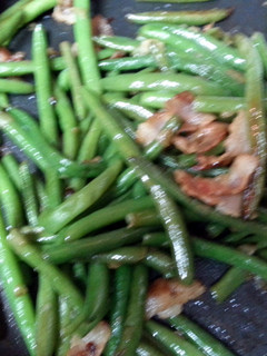 A picture of bacon green beans.