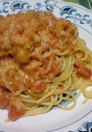 A picture of Simple Crab Meat Tomato Cream Pasta.