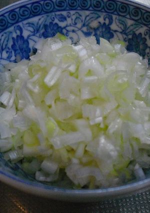 A picture of Easily Chop Green Onions Using a Fork.