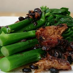 A picture of Chinese Brocoli With Black Bean Mackerel.