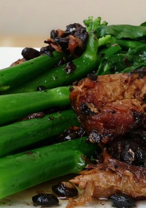 A picture of Chinese Brocoli With Black Bean Mackerel.