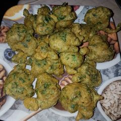 A picture of Methi pakoda.