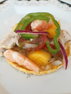 Una foto de Ceviche de dorada y mango a mi manera