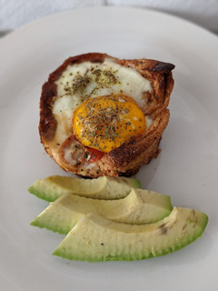 Una foto de Huevos en Canasta