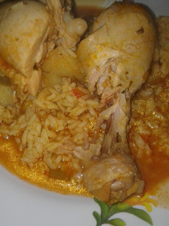 Una foto de Guiso de arroz con pollo