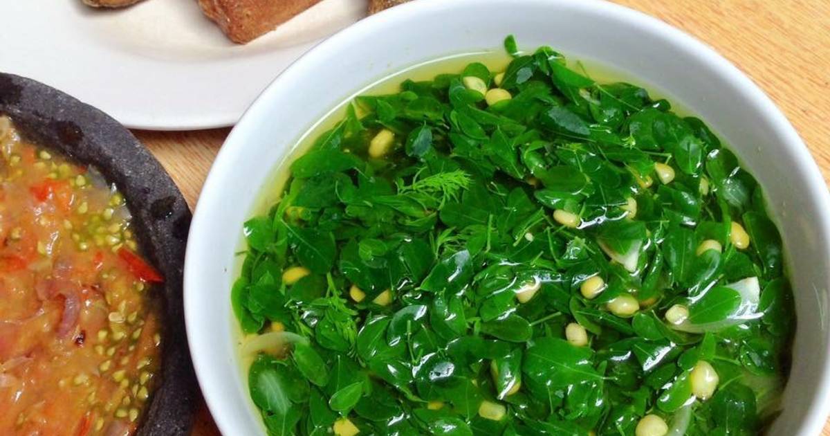 Resep Sayur bening daun kelor oleh husnulyas - Cookpad
