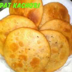 A picture of Jhatpat kachori.