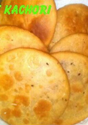 A picture of Jhatpat kachori.