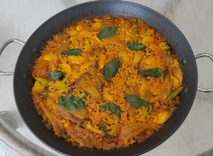 Foto principal de Arroz integral con brócoli, setas ostra, garrofón con albahaca
