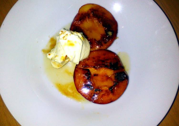 Simple Way to Prepare Any-night-of-the-week sig&#39;s Honey,Brandy and Rum glazed Nectarines