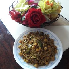 A picture of Banana flower fry with chole.